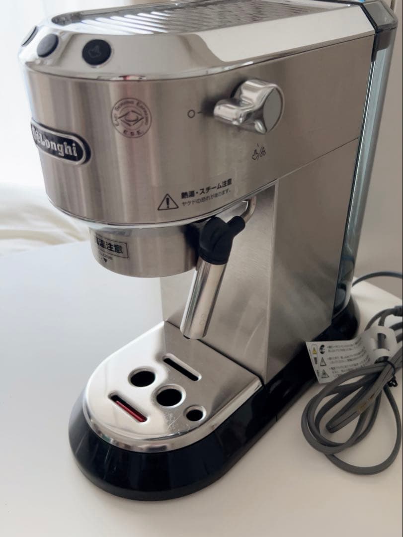 デロンギ デディカ エスプレッソ・カプチーノメーカー EC680M