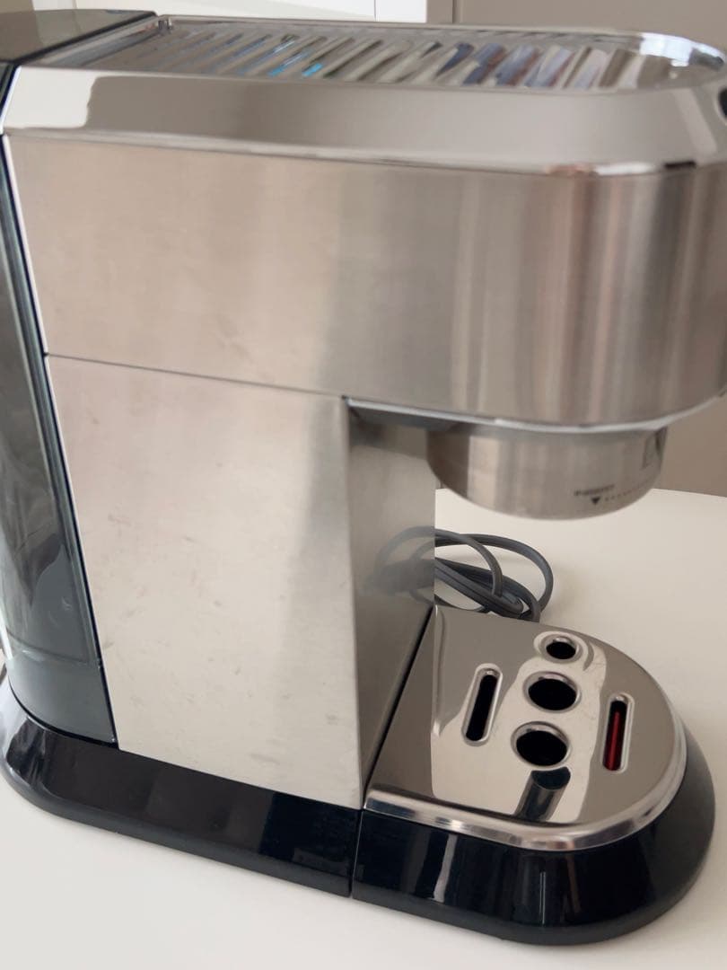 デロンギ デディカ エスプレッソ・カプチーノメーカー EC680M