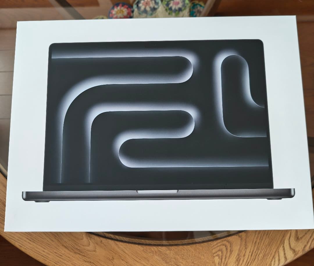 16インチ　MacBook Pro　M4 Maxチップ　36GB　1TB