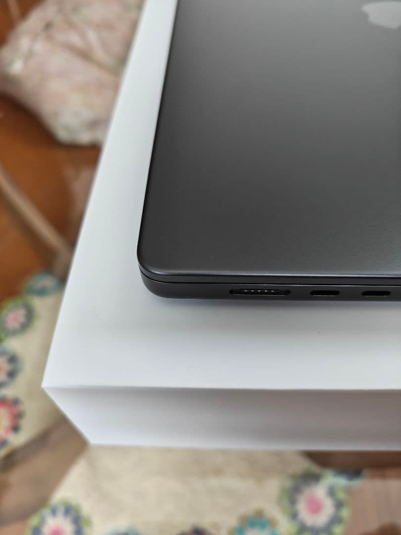 16インチ　MacBook Pro　M4 Maxチップ　36GB　1TB