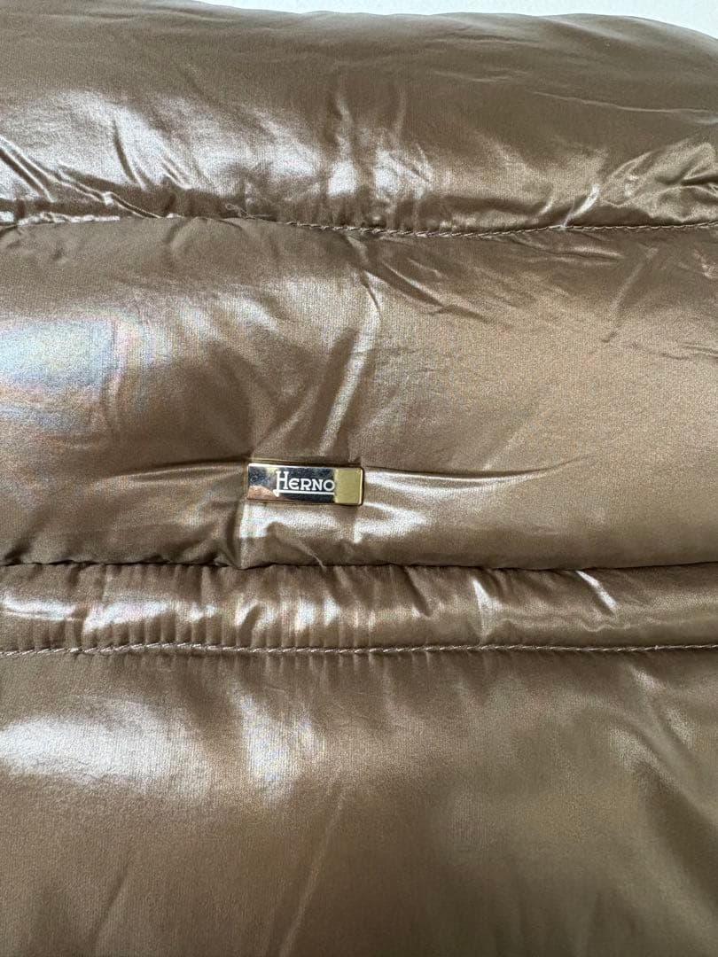 れ*ー様 【Herno】　ヘルノ　 ベージュ ダウンコート サイズ42 美品