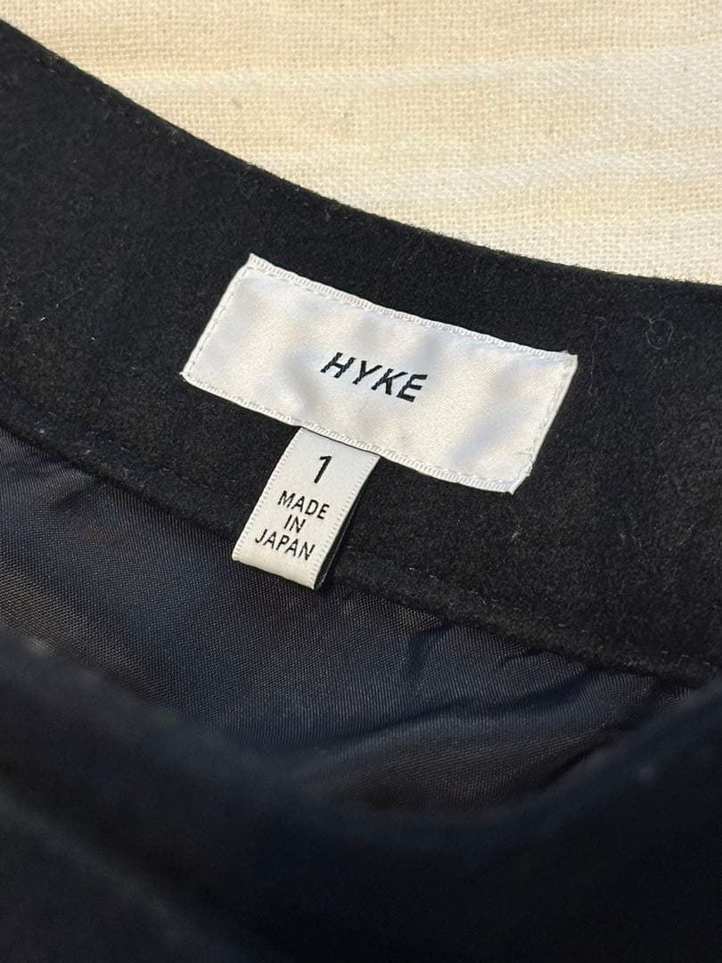 HYKE ハイク プリーツスカート ひざ丈 黒
