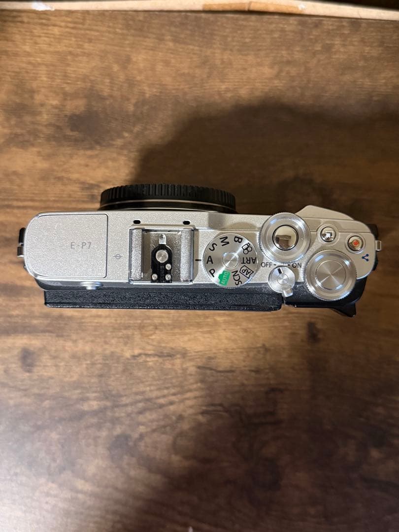 OLYMPUS PEN E-P7 ミラーレス一眼　ダブルレンズキット