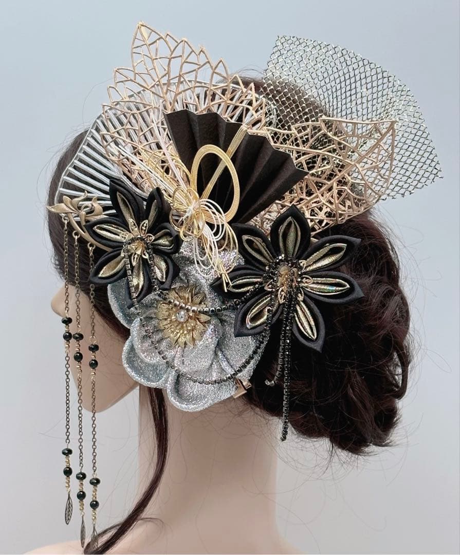 【豪華】　髪飾り　成人式　卒業式　結婚式　黒　ゴールド　シルバー　水引　つまみ