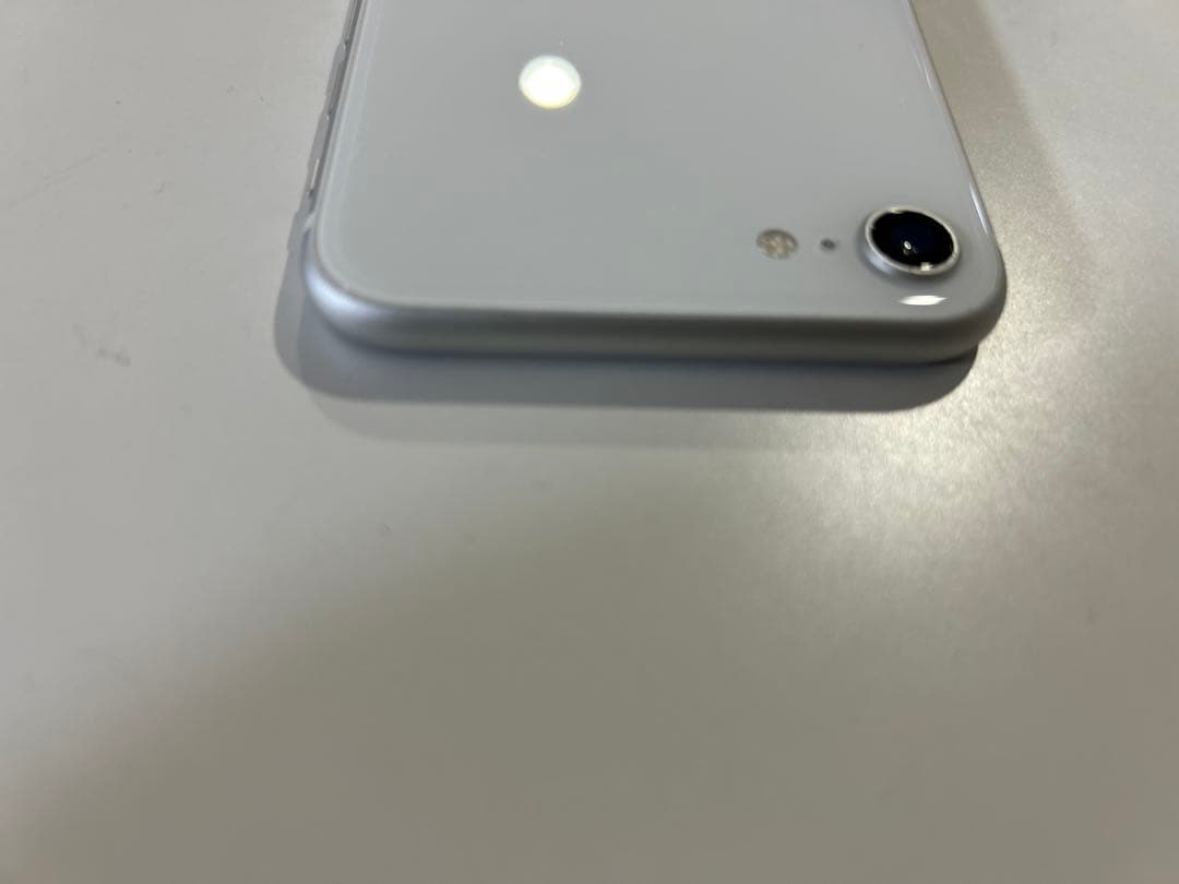 【美品‼️】iPhone SE 第2世代　64GB ホワイト
