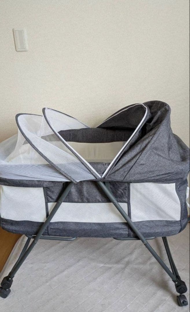 折りたたみ式ベビー用ベッド