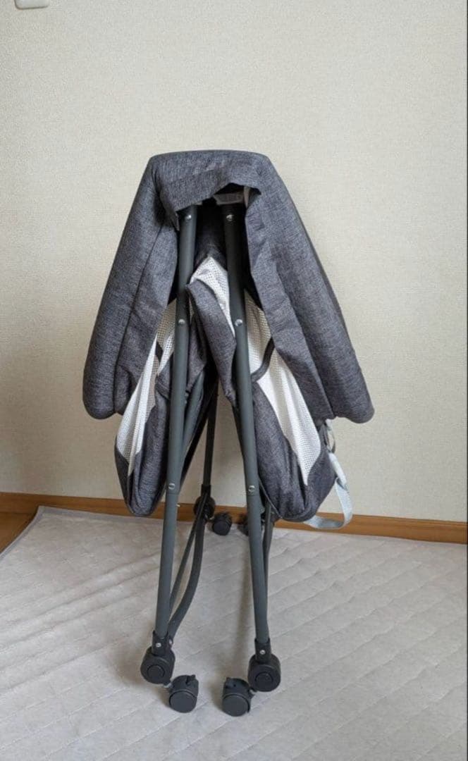 折りたたみ式ベビー用ベッド