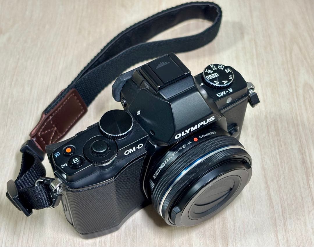 OLYMPUS OM-D E-M5 ミラーレス一眼 14-42mm WifiSD