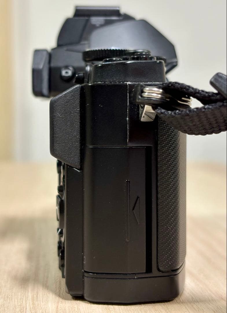 OLYMPUS OM-D E-M5 ミラーレス一眼 14-42mm WifiSD