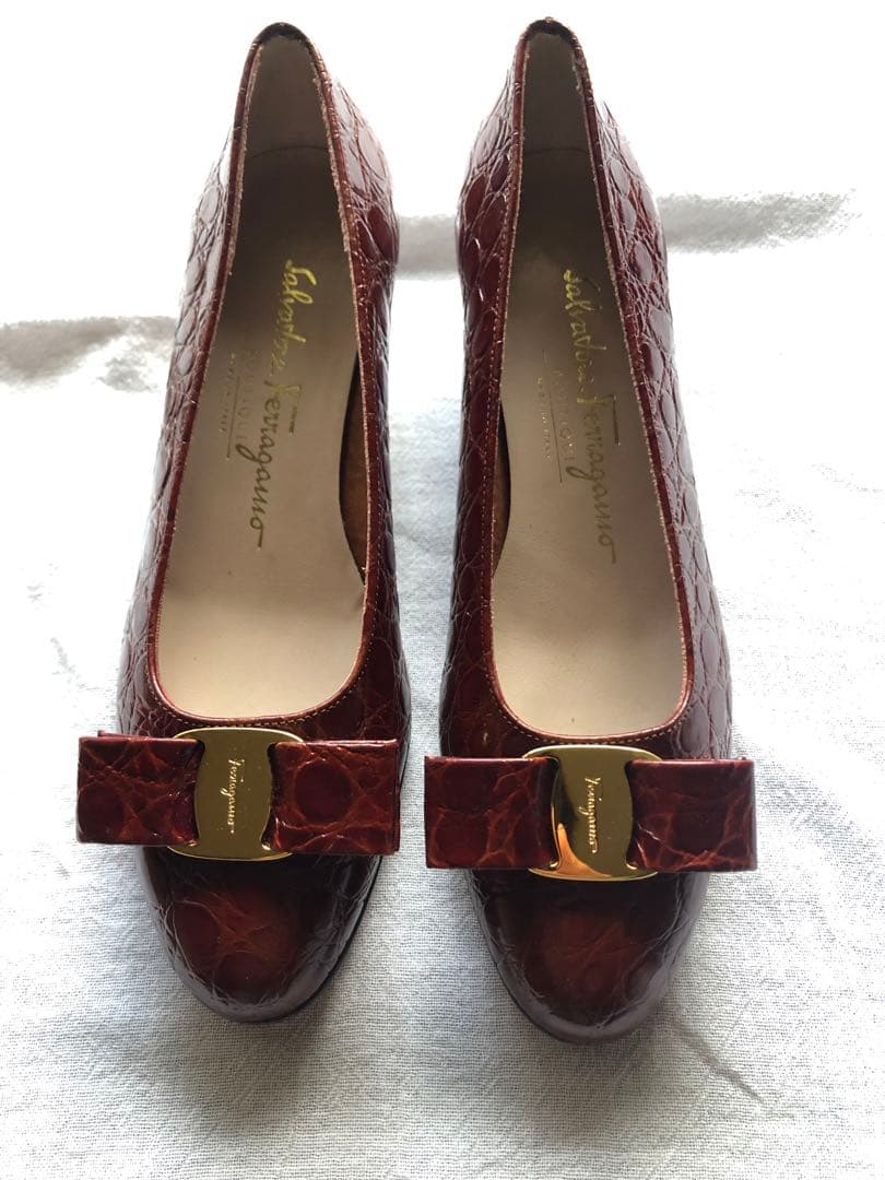 新品未使用Salvatore Ferragamo ダークブラウン パンプス