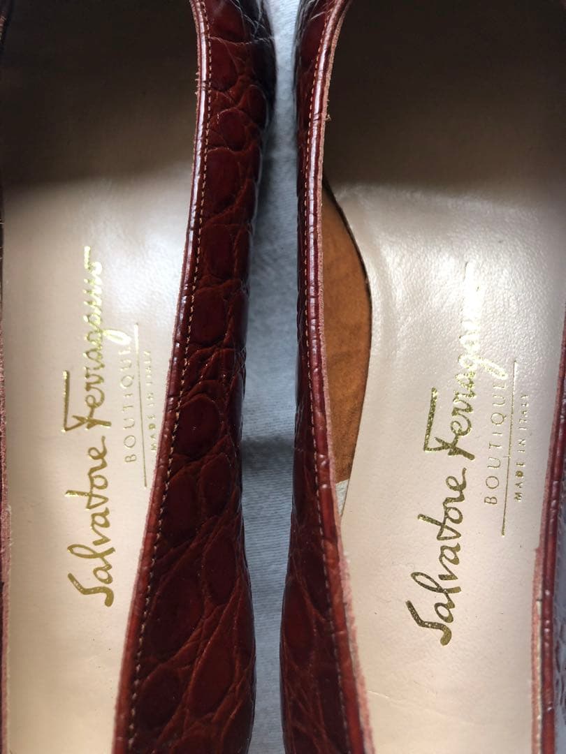 新品未使用Salvatore Ferragamo ダークブラウン パンプス