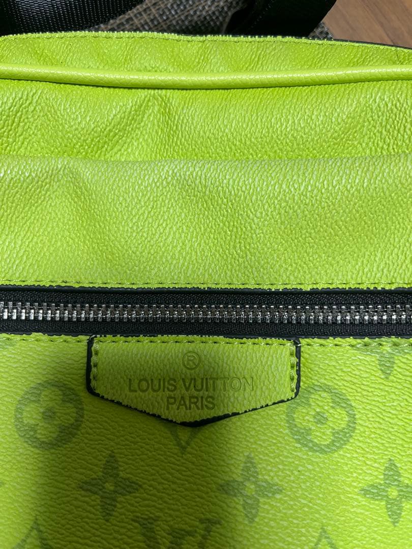 LOUIS VUITTON ルイ ヴィトン　バムバッグ アウトドア　グリーン