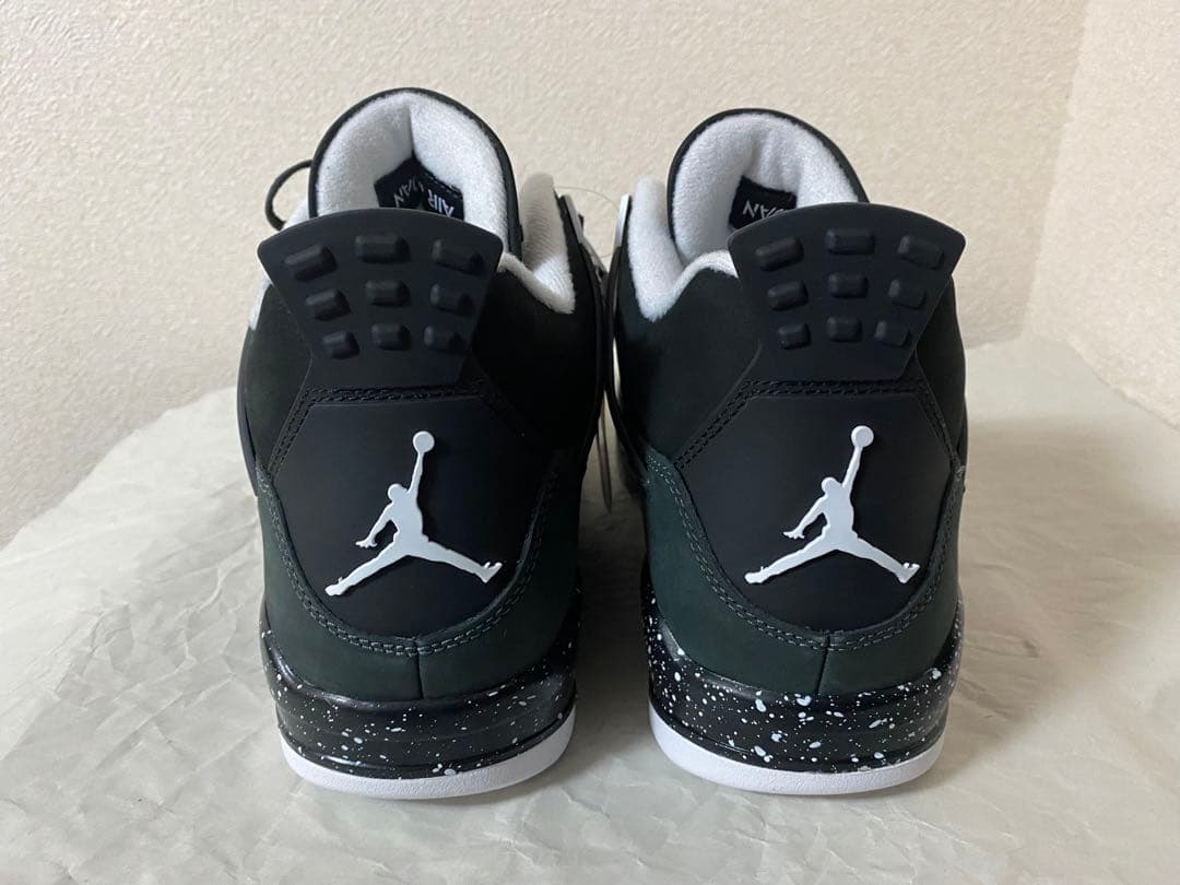 新品 AIR JORDAN 4 RETRO BLACK/WHITE ハイカット