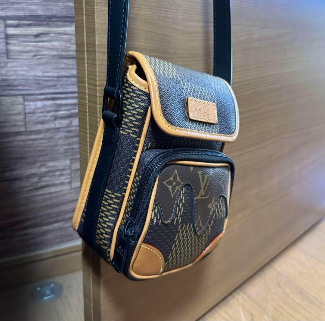 アマゾンメッセンジャー【ルイヴィトン×NIGO】