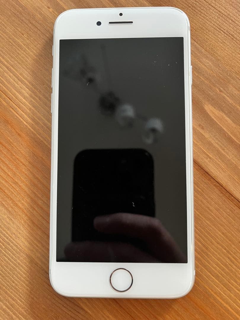 Apple iPhone 8 シルバー バッテリー85%(裏割れあり)