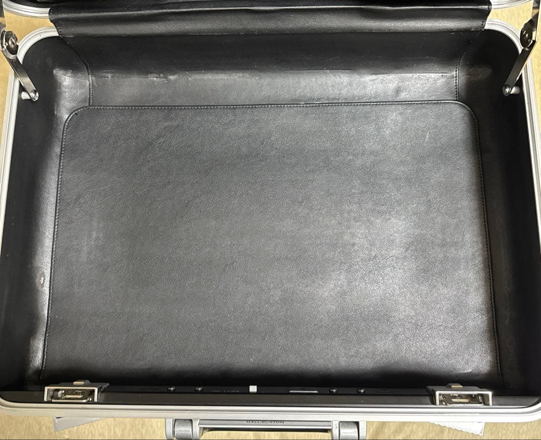 ゼロハリリバートン, アタッシュケース