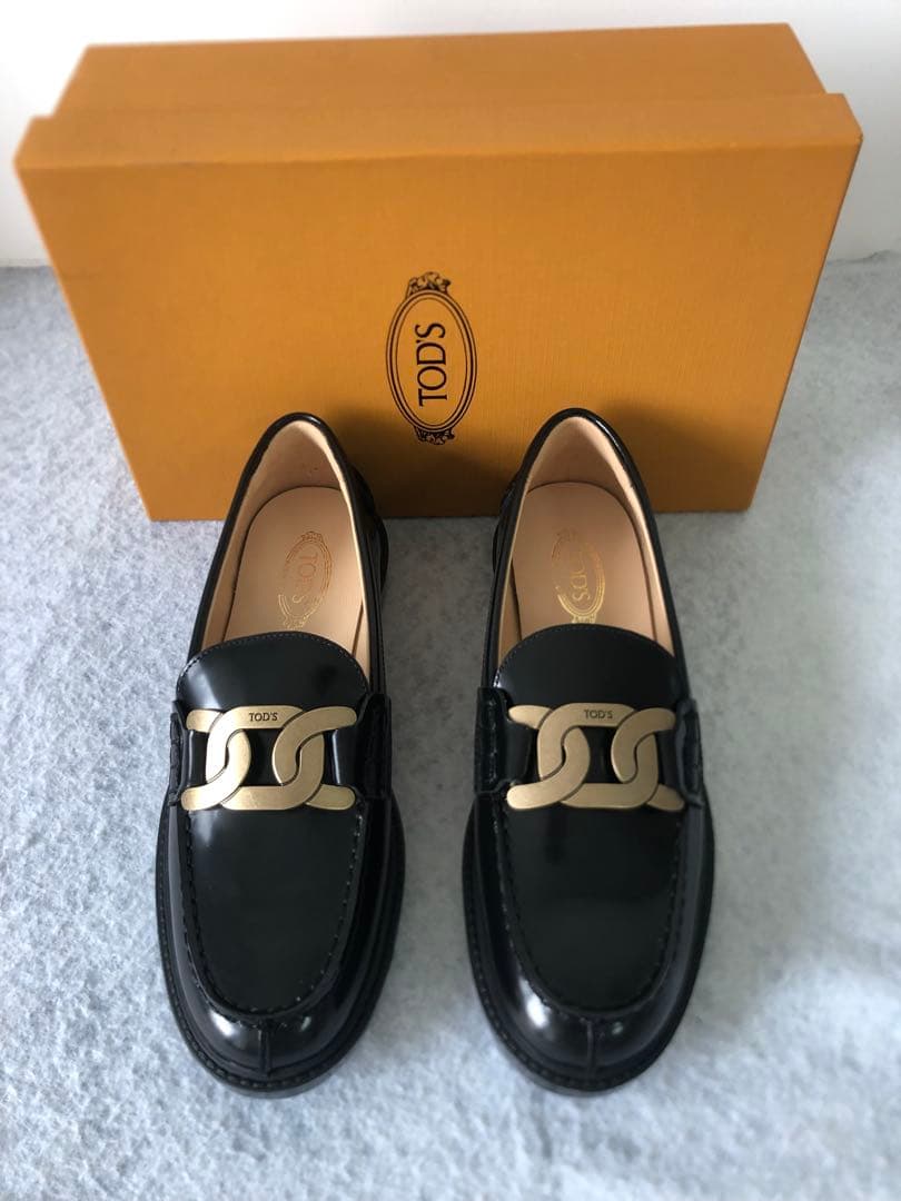 TOD'S　トッズ　靴　ケイトローファー チェーン　革靴　23