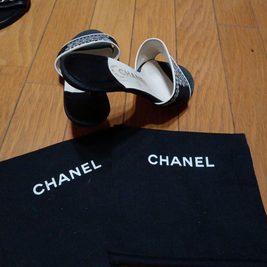 美品CHANEL 黒・白刺繍ゴロ素敵ミュール 221/2〜23㌢36号ヒール5㌢