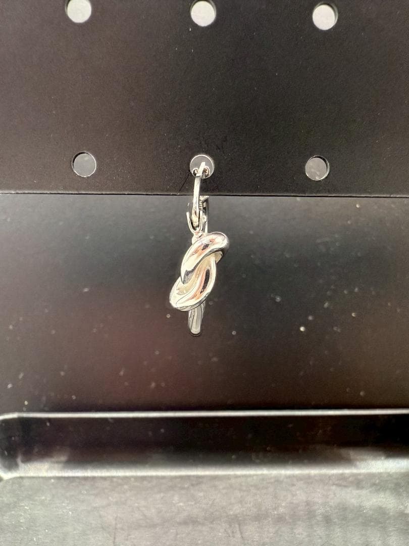 【片耳のみ】CELINE セリーヌ ノットフープ ピアス シルバー系