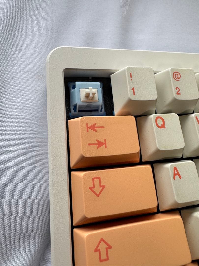 キーボード KBDfans D65 + GMK Peaches n Cream Lite