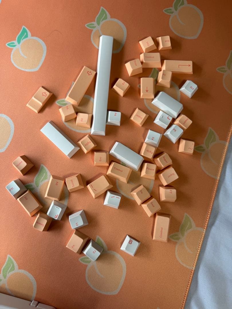 キーボード KBDfans D65 + GMK Peaches n Cream Lite