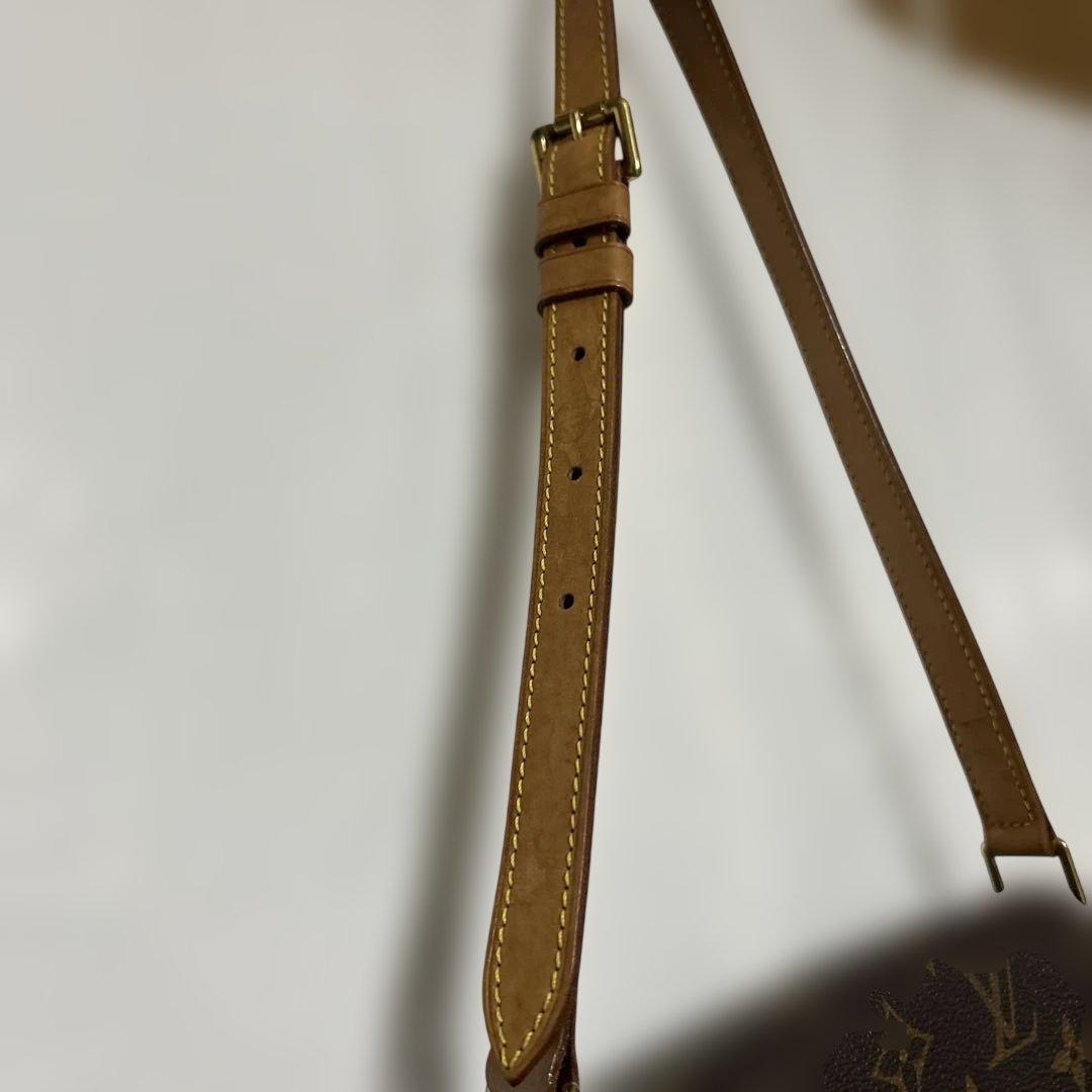 ルイ・ヴィトン　小さなショルダーバック　ピアです。