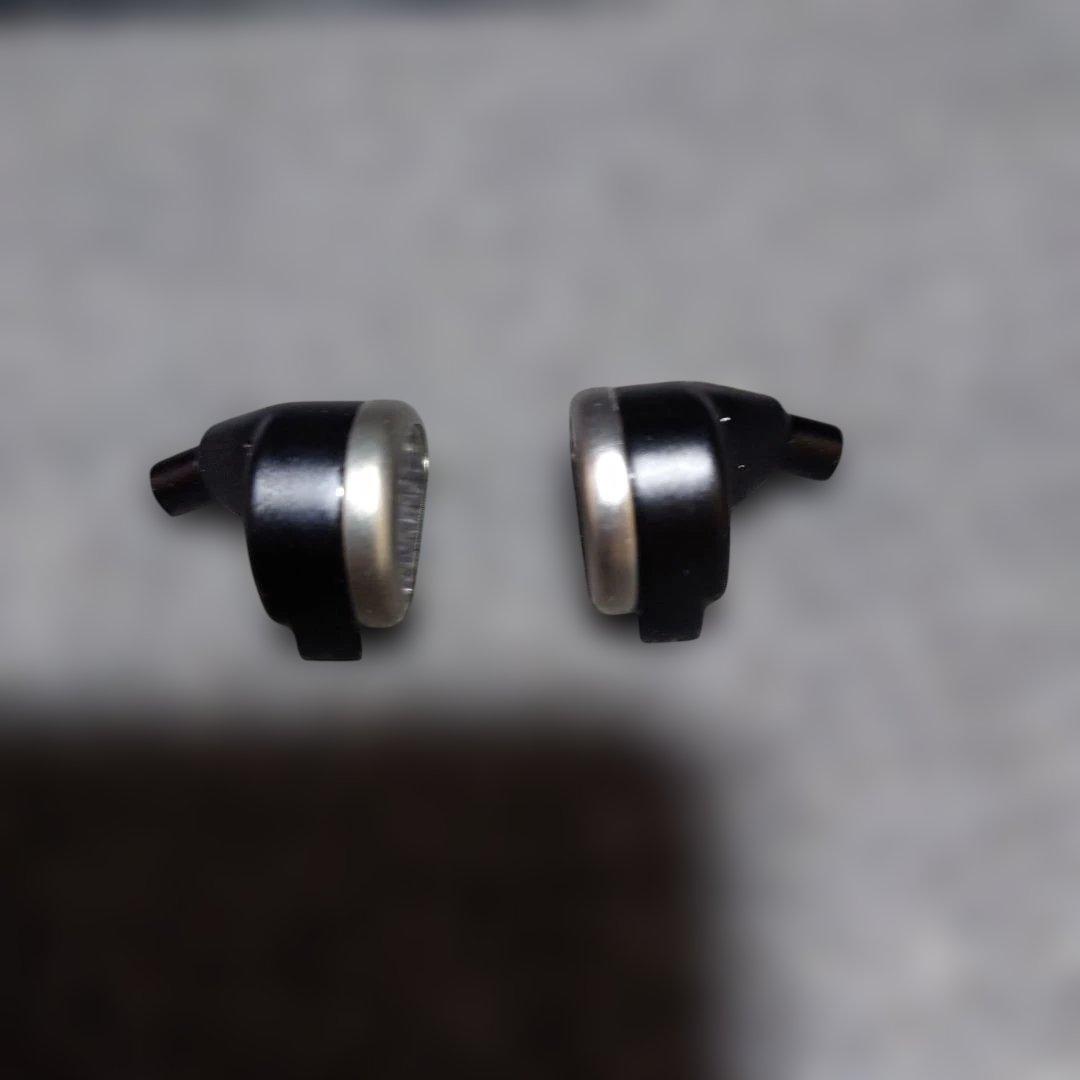 64Audio【tia trio】ハイエンドイヤホン