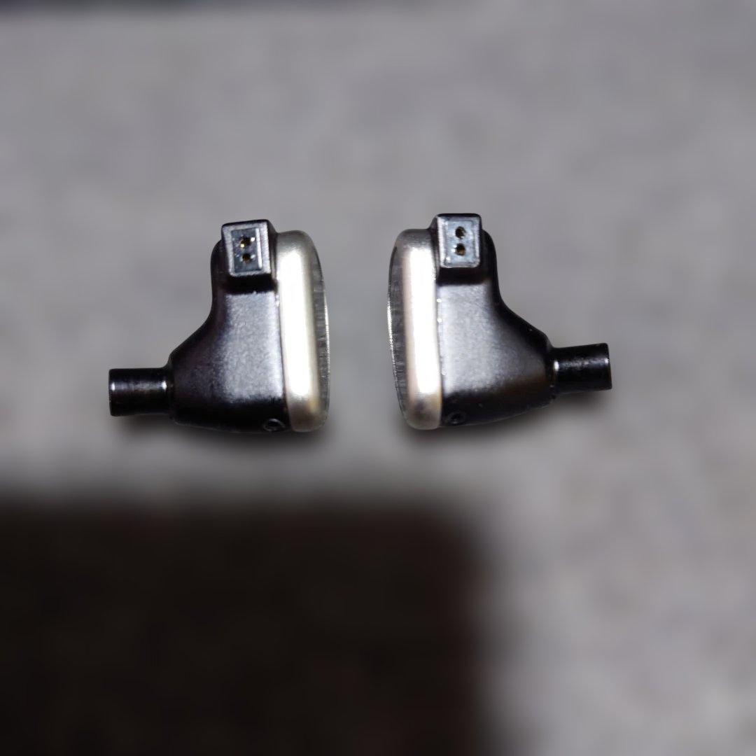 64Audio【tia trio】ハイエンドイヤホン