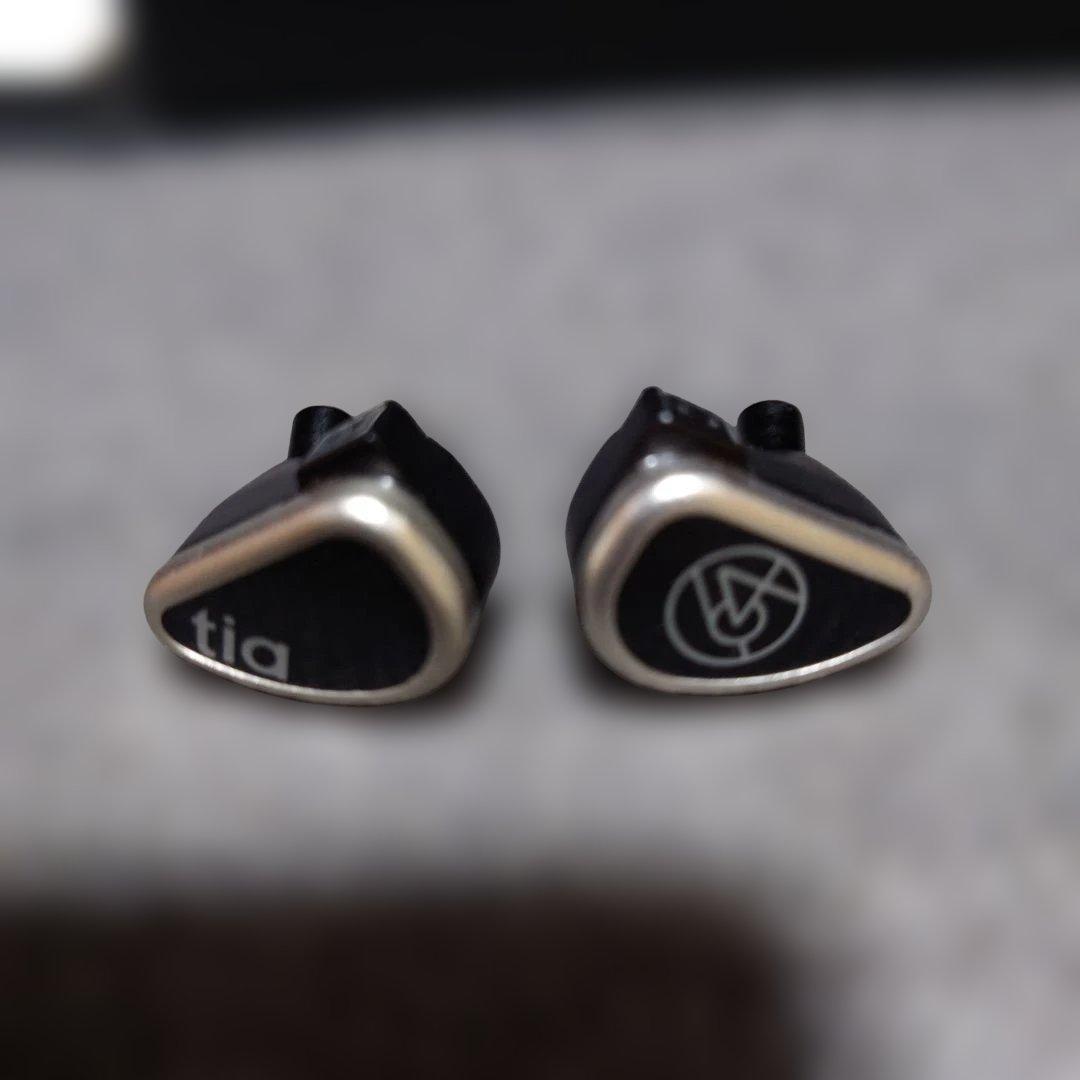 64Audio【tia trio】ハイエンドイヤホン