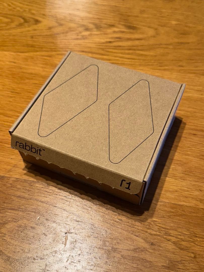 【中古】Rabbit R1 ポータブルAIアシスタント