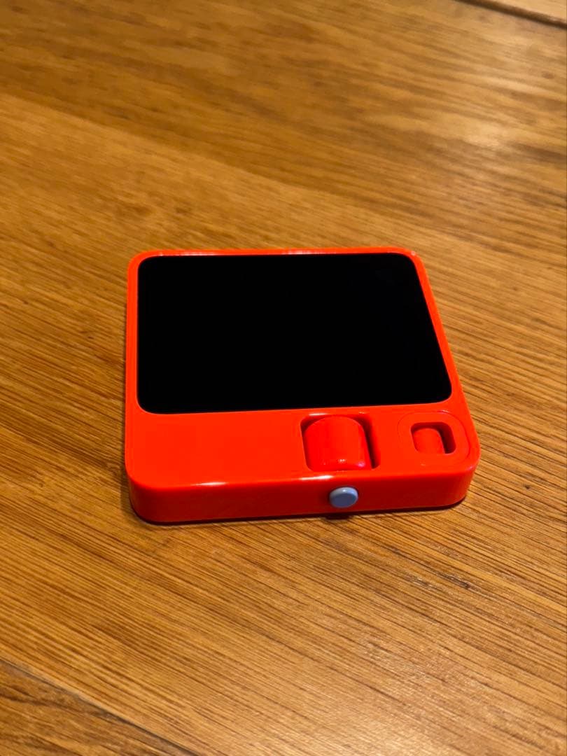 【中古】Rabbit R1 ポータブルAIアシスタント