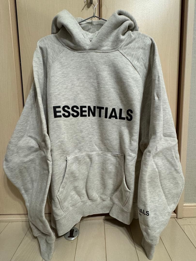 ESSENTIALS パーカー
