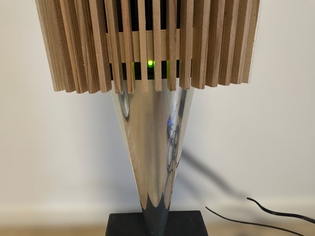 Bang & Olufsen BeoLab 8000スピーカー用の木製カバ