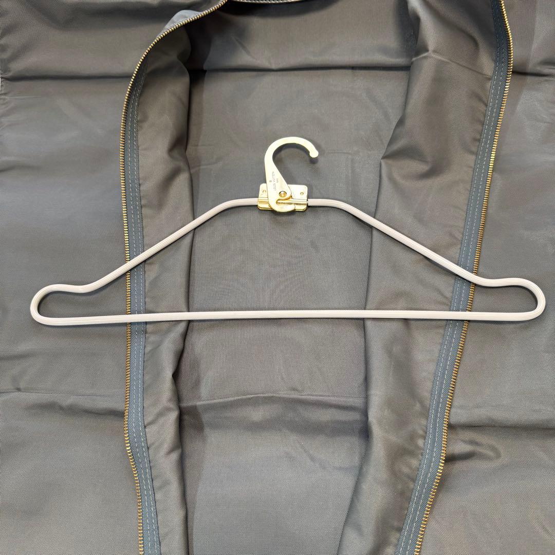 美品 LOUIS VUITTON タイガ ベーリング ガーメントバック