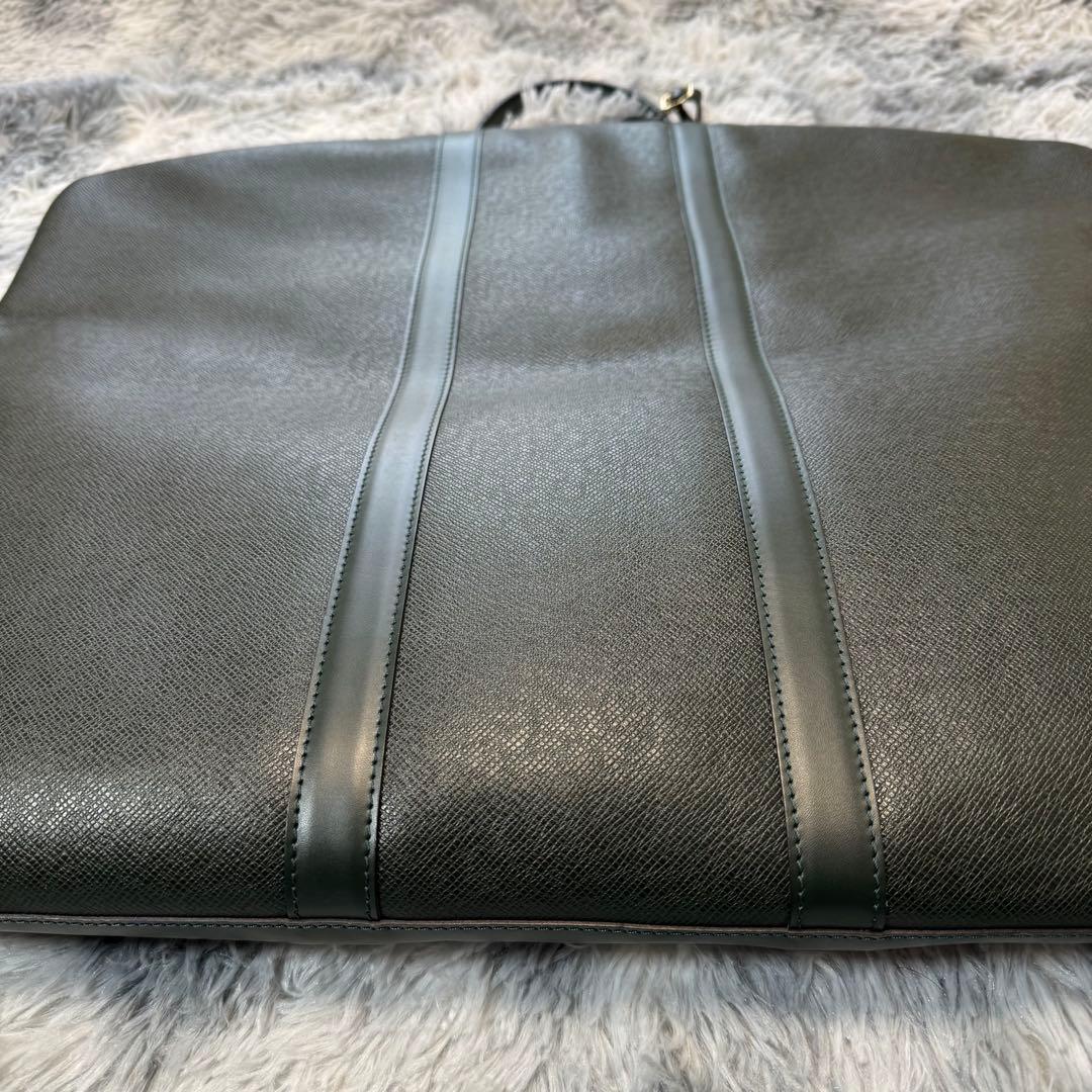 美品 LOUIS VUITTON タイガ ベーリング ガーメントバック