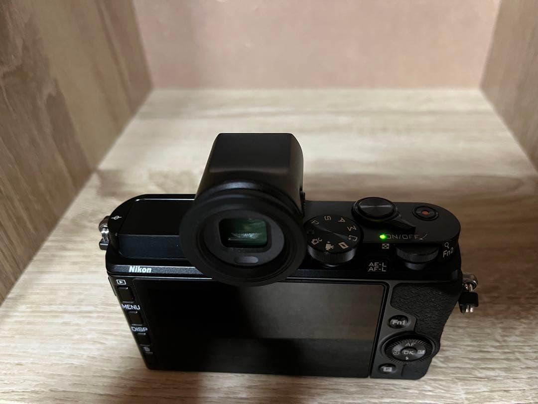 Nikon 1 V3 (液晶黄変あり)+ DF-N1000