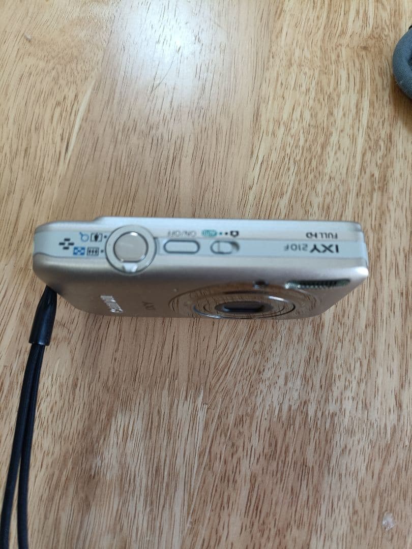 Canon IXY 210F　デジタルカメラ 本体、バッテリーパック、充電器