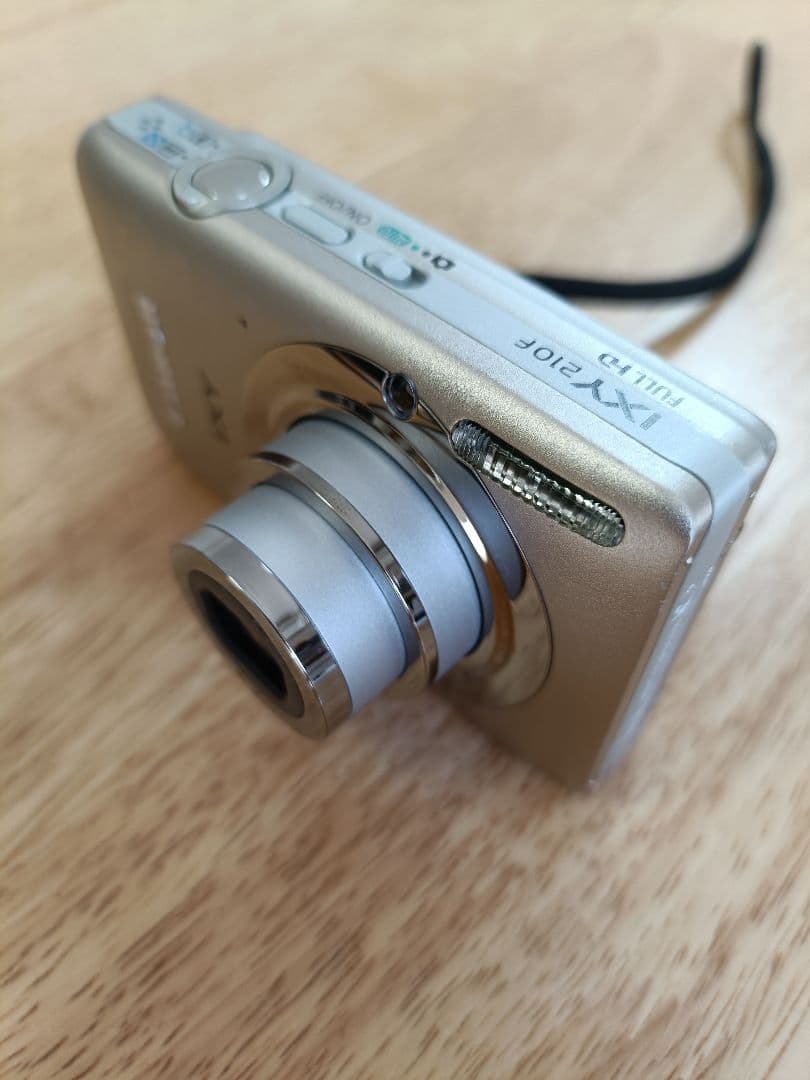 Canon IXY 210F　デジタルカメラ 本体、バッテリーパック、充電器
