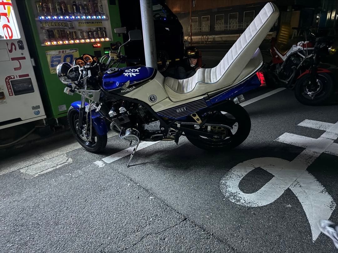 CBR400F三段シート