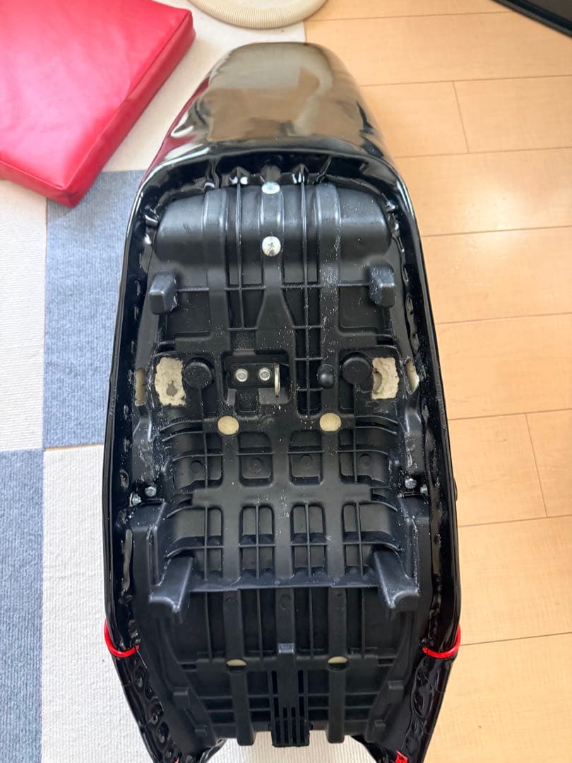 XJR400 黒エナ 三段シート 60センチ