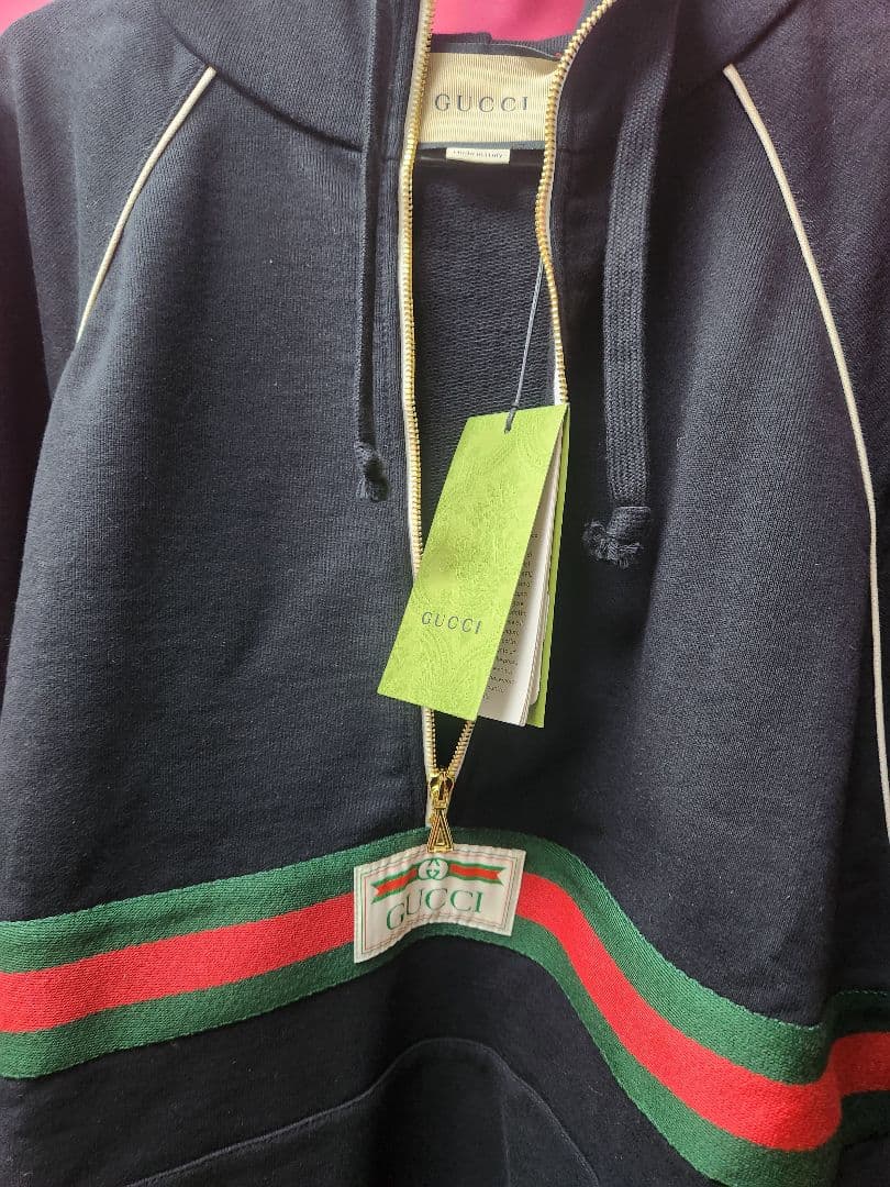 a********m専用新品未使用GUCCI ブラックジップアップパーカー