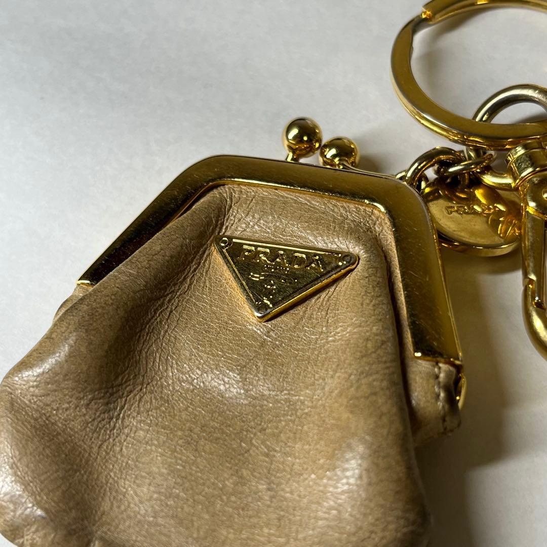 プラダ PRADA がま口 キーホルダー チャーム ベージュ 1AR71