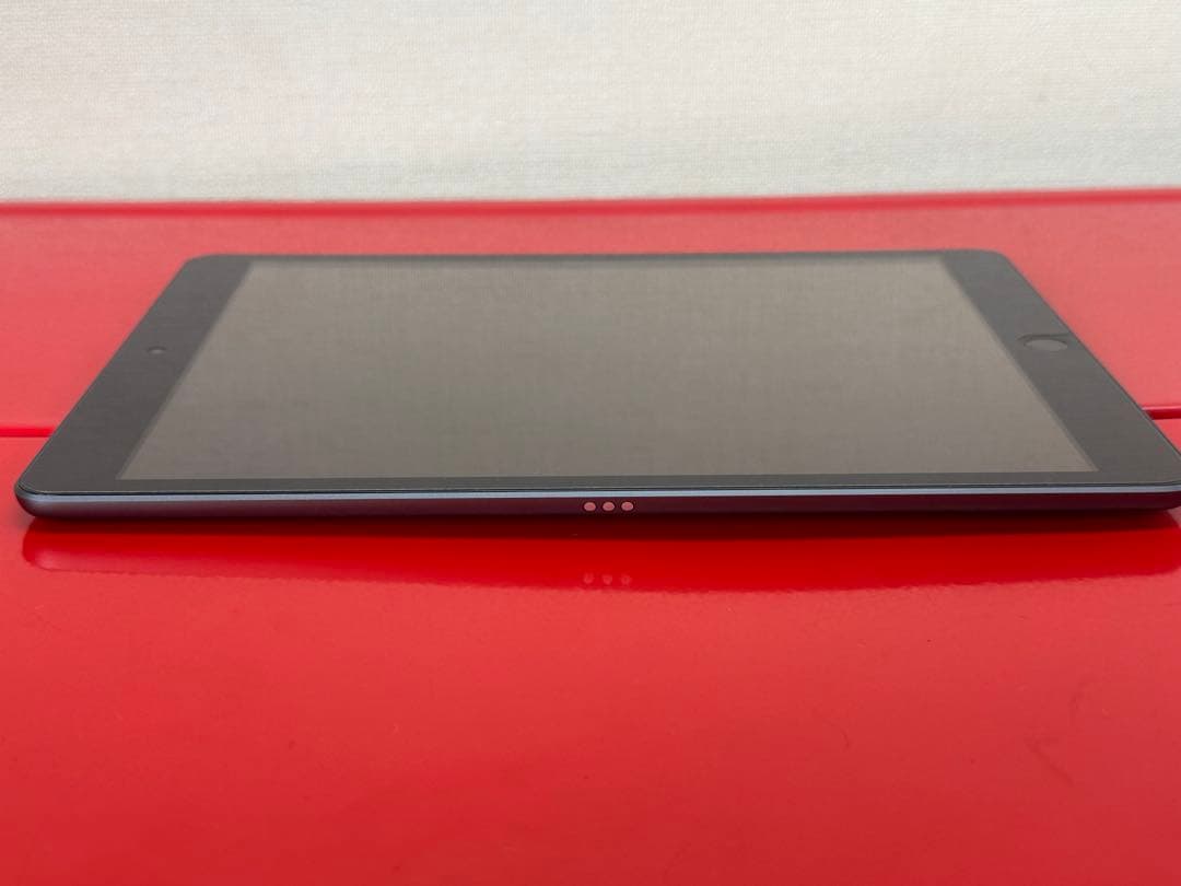 ゆ*ん様 超美品！箱＆付属品付き iPad 第7世代 32GB WiFi スペー