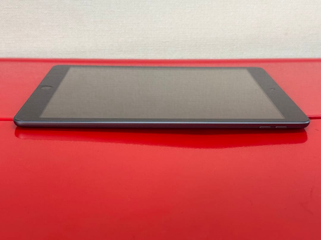 ゆ*ん様 超美品！箱＆付属品付き iPad 第7世代 32GB WiFi スペー