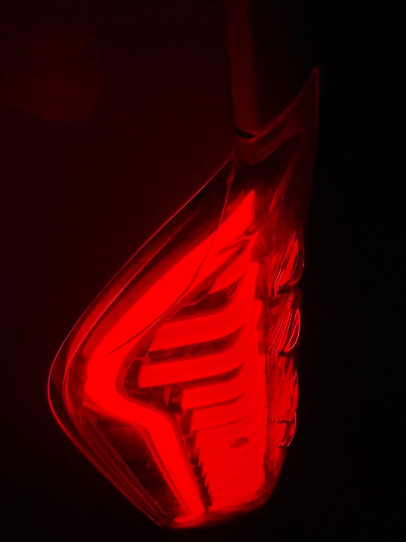 ハイエース　玄武テールランプ　シーケンシャル　オープンニングモーション付き