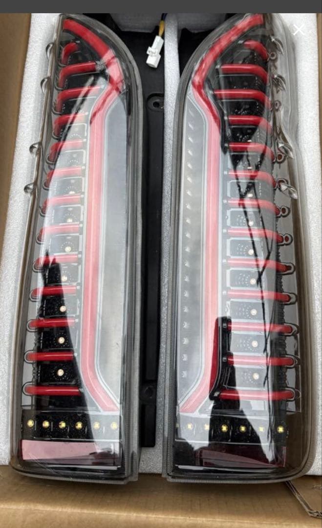 ハイエース　玄武テールランプ　シーケンシャル　オープンニングモーション付き