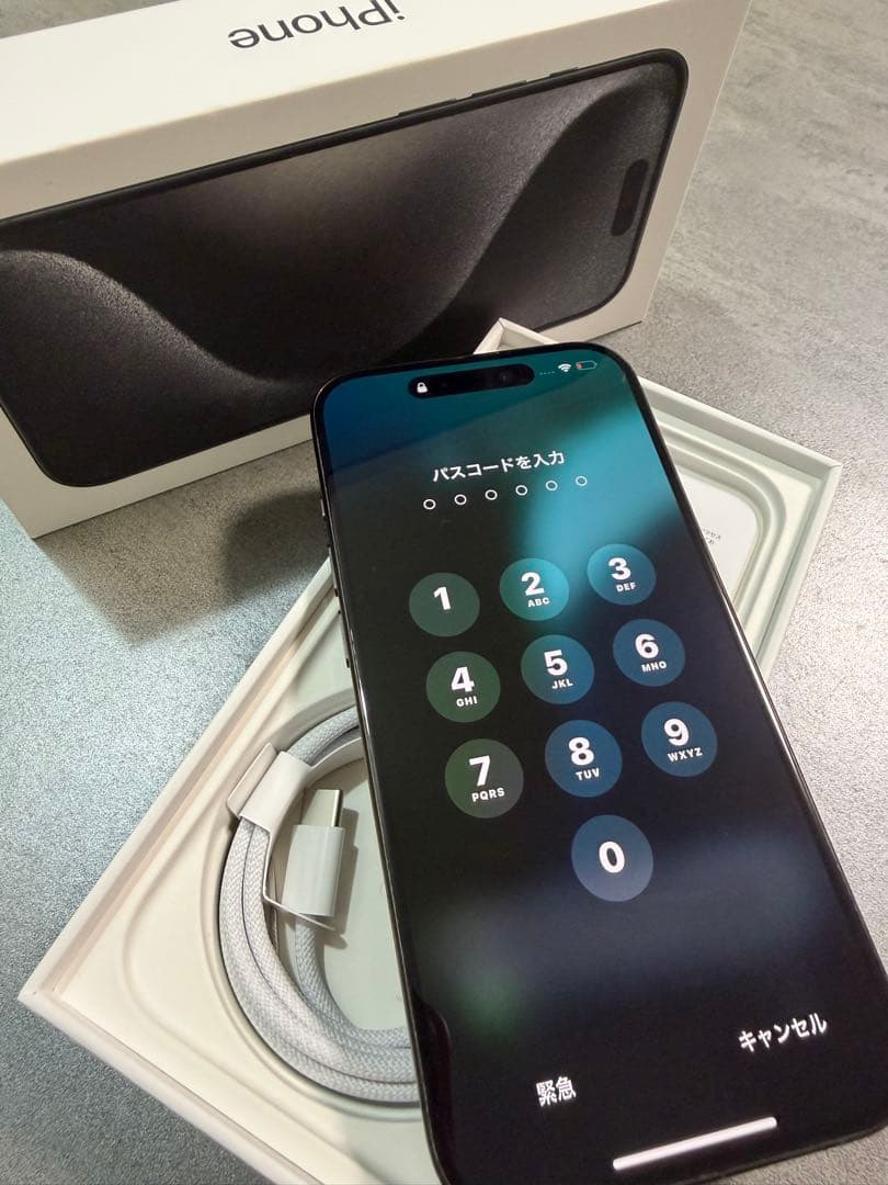 Apple iPhone 15 Pro 本体128GB ブラックチタニウム