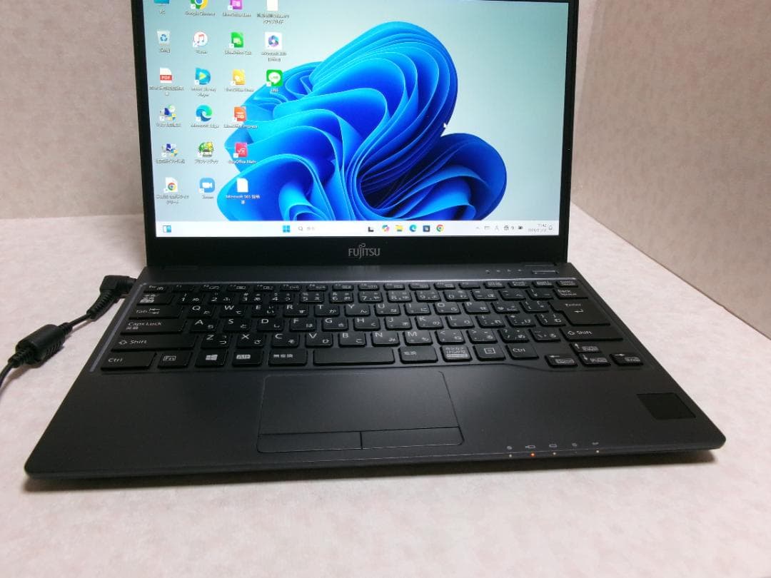 超美品 FMV LIFEBOOK C07007 高解像度 Win11 13.3型