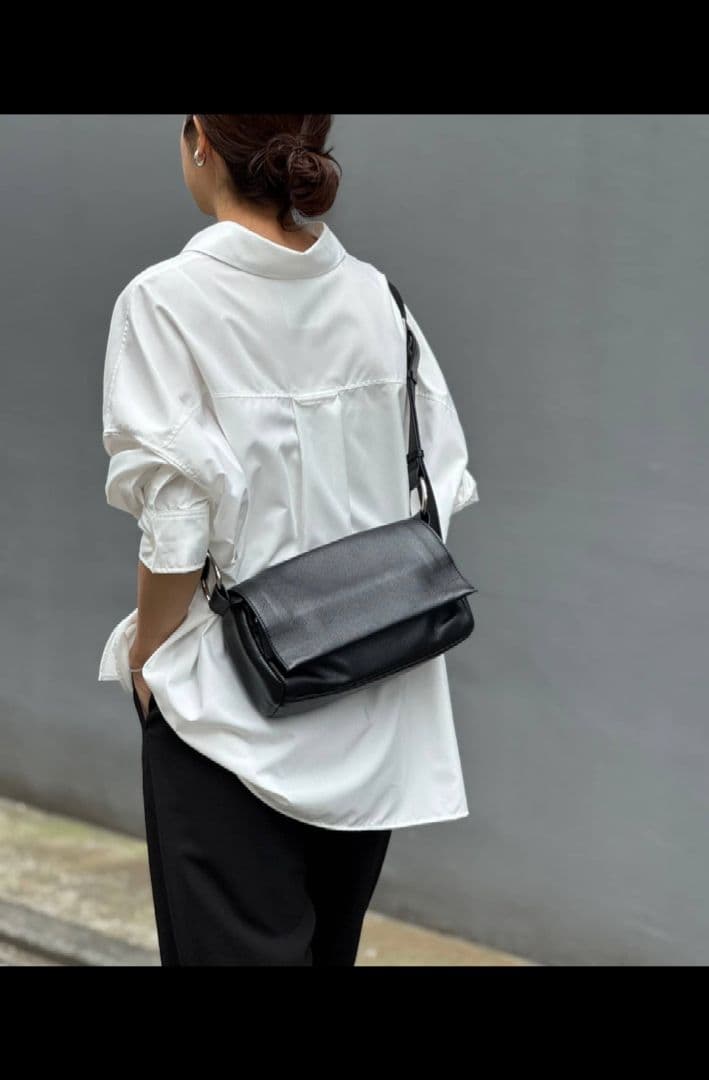 【新品 未使用】BEARDSLEY ビアズリー レザーボディバッグ ブラック