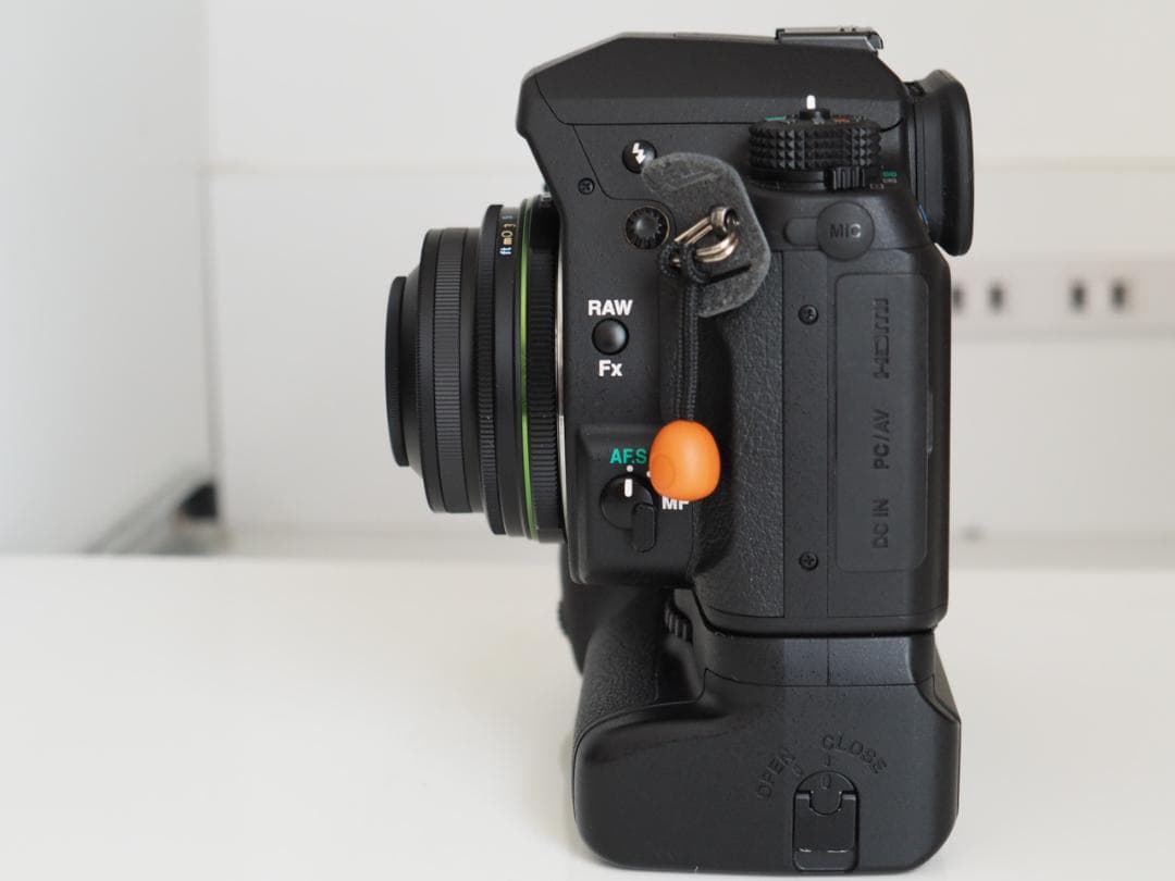 PENTAX K-5iis　バッテリーグリップと単焦点レンズセット